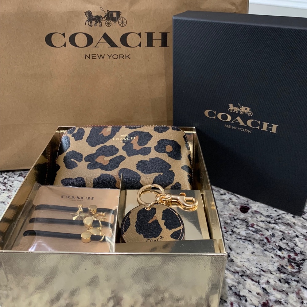 NIB ❤️last one❤️Authentic Coach Gift Set - Picture 4 of 8